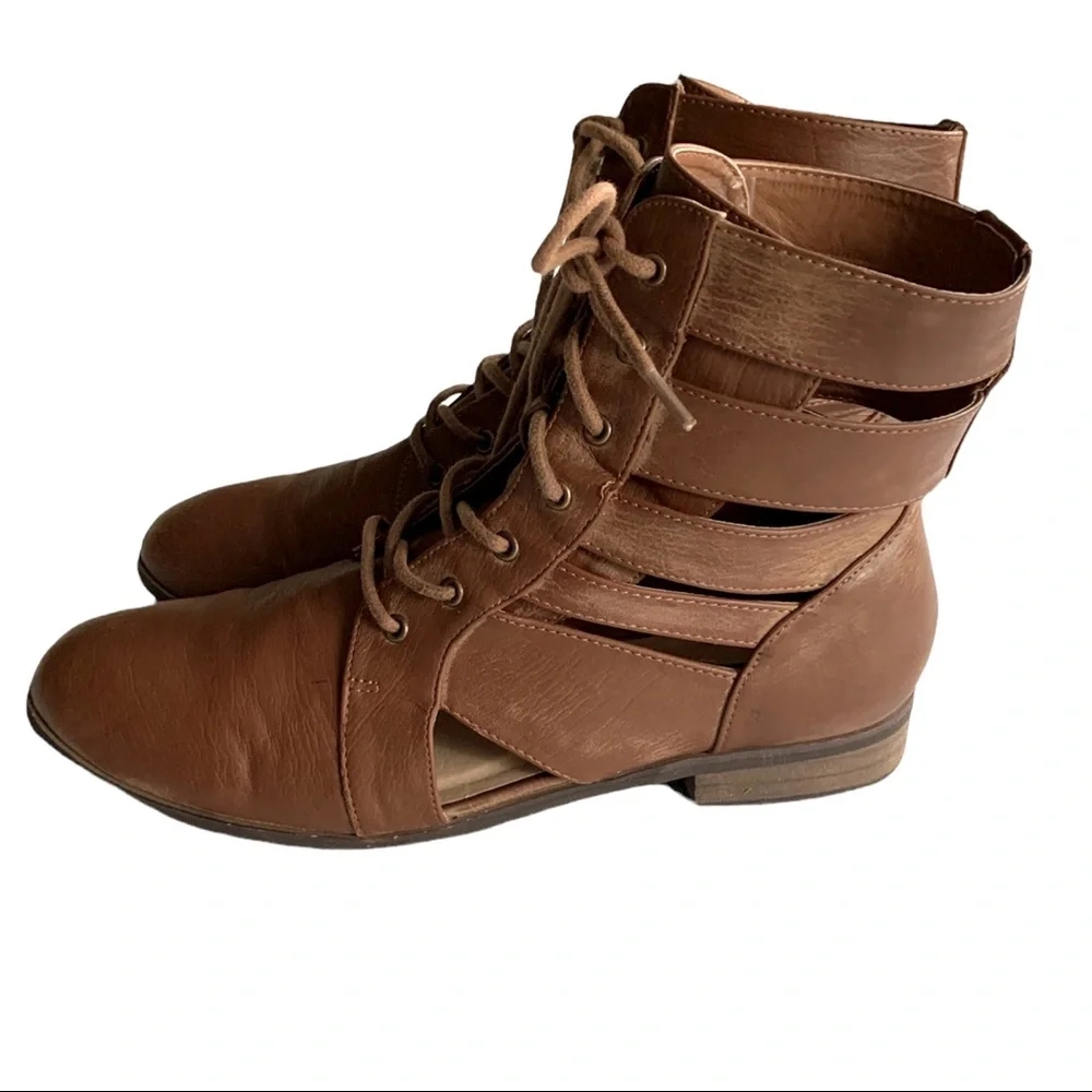 SOLD !!FOREVER 21 BOOTIE - LACE UP- SIZE 9 - Picture 2 of 9